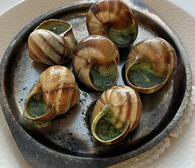 Les Baux de Paris signature dishes Pièce de Boeuf Plat Du Jour
Escargot
Poulpe Grillé Au Piment d'Espelette